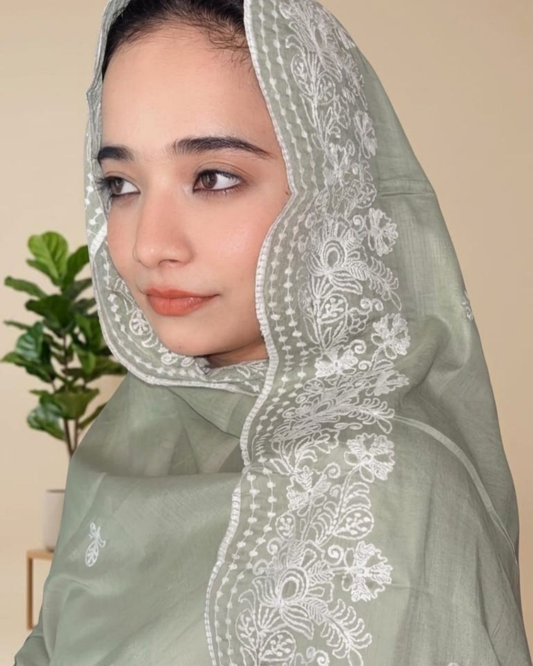 Londoni Shella Dual Motif Embroidered Malmal Cotton Dupatta Set (9 Pieces | 9 Colours | 9 Embroidery Designs) - Image 7