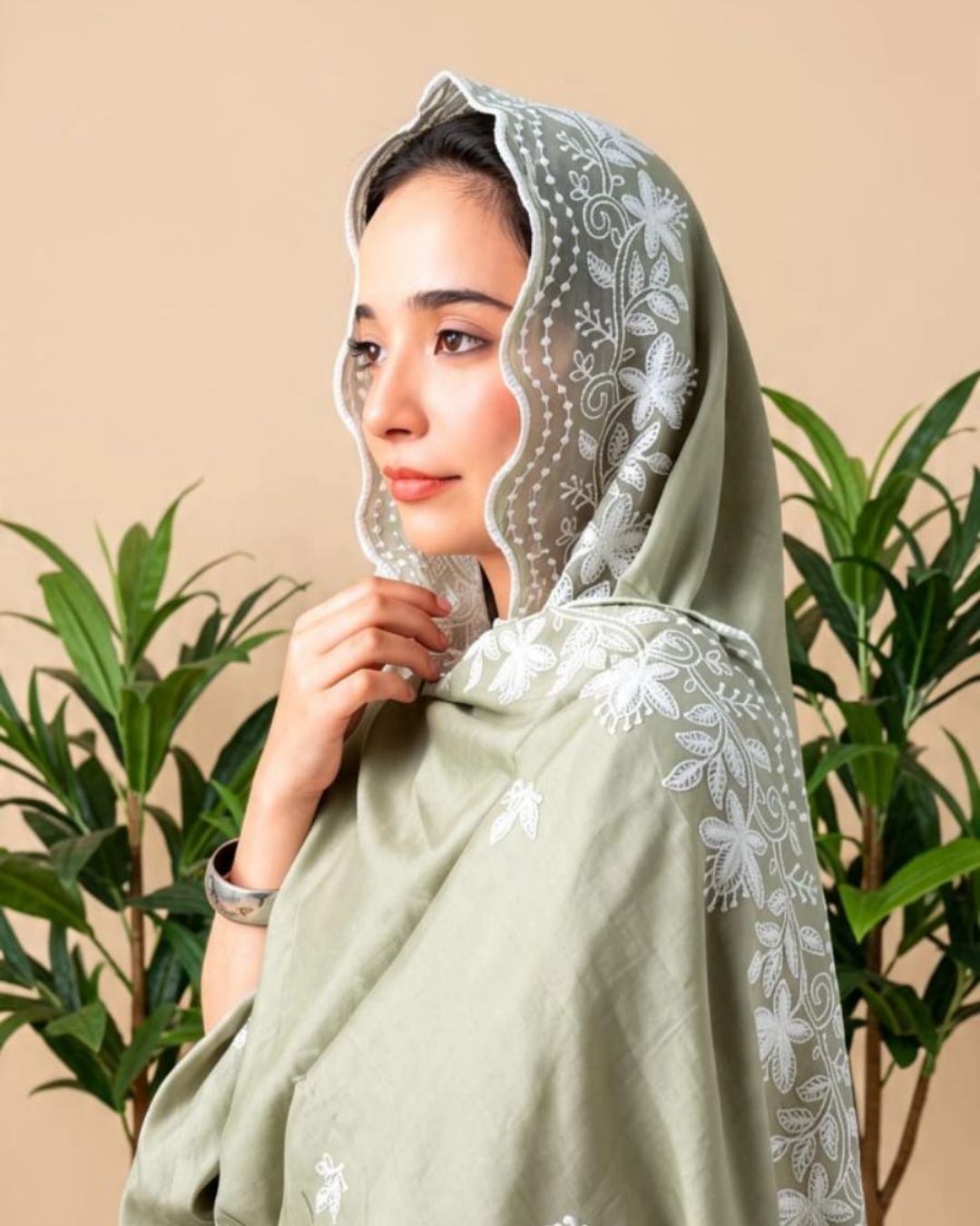 Londoni Shella Star Motif Embroidered Cotton Malmal Dupatta Set (9 Pieces | 9 Colours | 9 Embroidery Designs) - Image 7