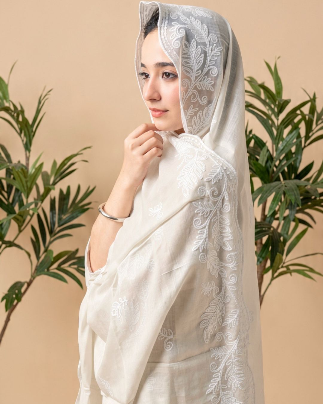 Londoni Shella Star Motif Embroidered Cotton Malmal Dupatta Set (9 Pieces | 9 Colours | 9 Embroidery Designs) - Image 4